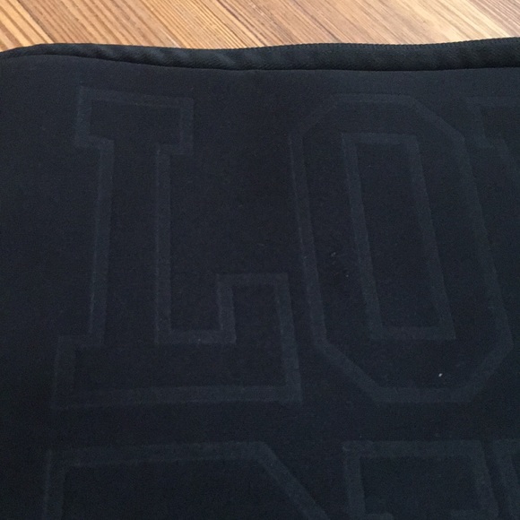 Victoria's Secret pink laptop case - Picture 1 of 5